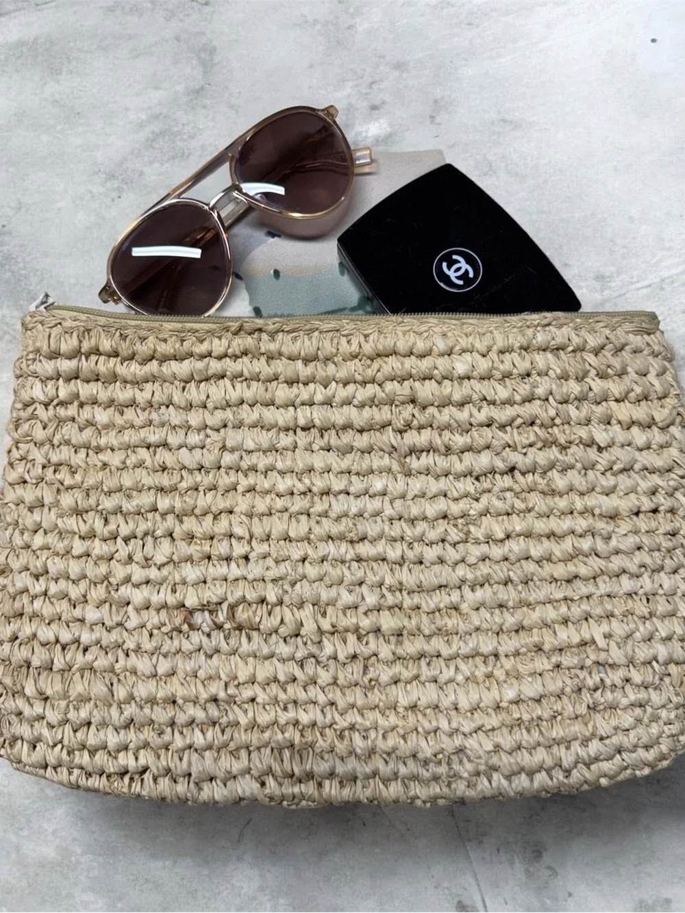 Neutral Beige Handwoven Straw Clutch - Versatile Summer Wristlet bag
